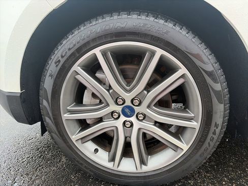 Used 2022 Ford Edge Titanium AWD/4WD image 12