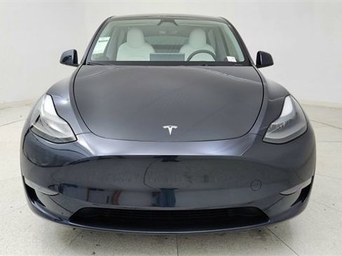 Used 2024 Tesla Model Y 2WD image 2