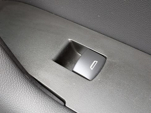 Used 2025 Chevrolet Blazer LT FWD image 34