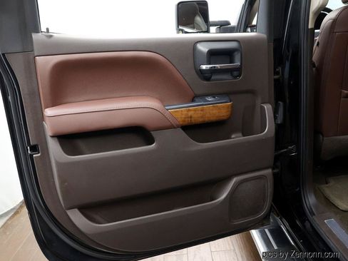 Used 2016 Chevrolet Silverado 1500 High Country w/ High Country Premium Package AWD/4WD image 28