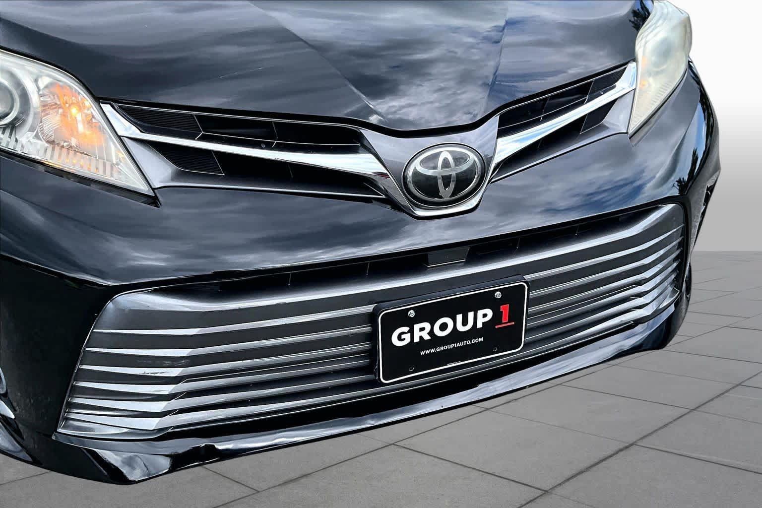 Used 2018 Toyota Sienna XLE w/ XLE Navigation Package FWD image 27