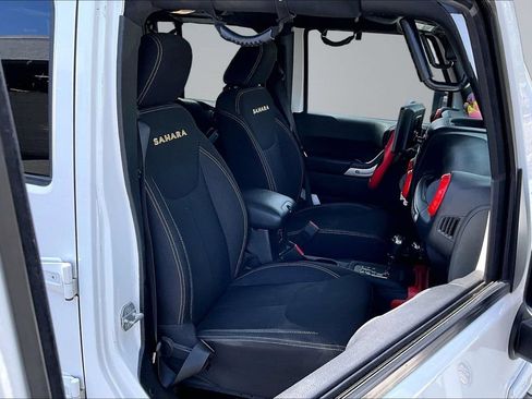 Used 2015 Jeep Wrangler Unlimited Sahara w/ Max Tow Package AWD/4WD image 15
