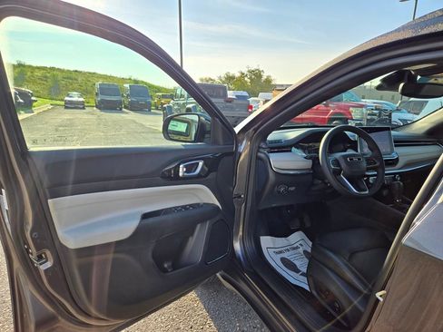 Used 2024 Jeep Compass Limited AWD/4WD image 11