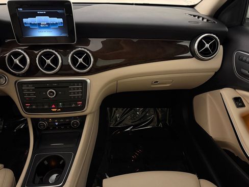Used 2017 Mercedes-Benz GLA 250 4MATIC image 28