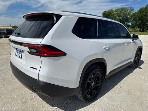 Used 2024 Toyota Grand Highlander AWD image 6