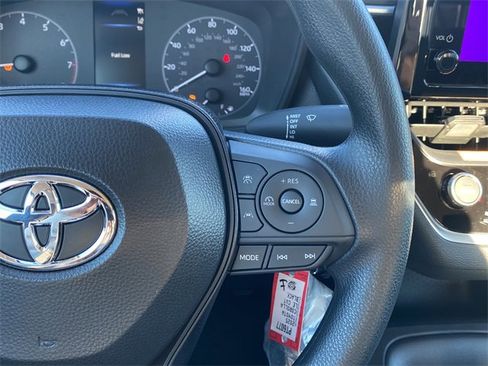 Used 2025 Toyota Corolla LE image 24