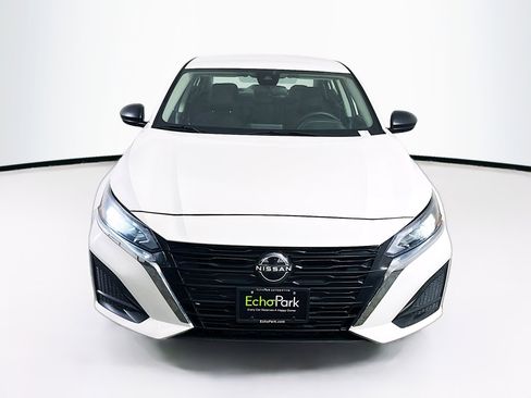 Used 2024 Nissan Altima 2.5 S image 2