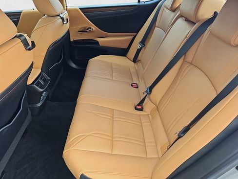 Certified 2023 Lexus ES 300h w/ Luxury Package image 14