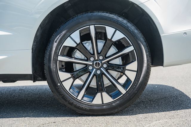 New 2026 Volvo XC60 B5 Plus AWD/4WD image 19