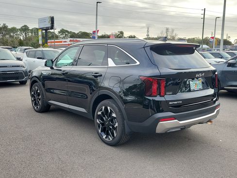 Certified 2025 Kia Sorento EX w/ Panoramic Sunroof Package image 4