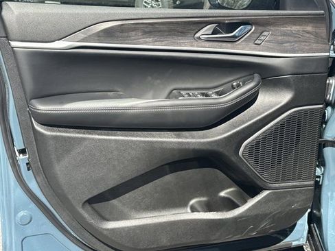 New 2026 Jeep Grand Cherokee Limited image 11