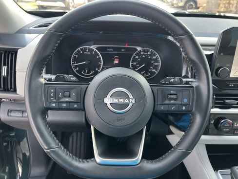 Used 2023 Nissan Pathfinder SL AWD/4WD image 10