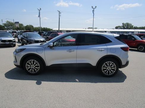 New 2024 Ford Escape SE w/ PHEV Premium Package image 3