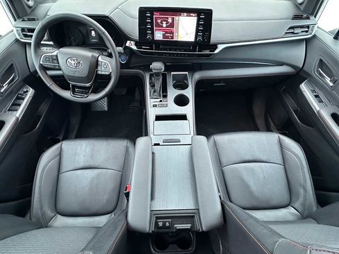 Used 2023 Toyota Sienna XSE image 19