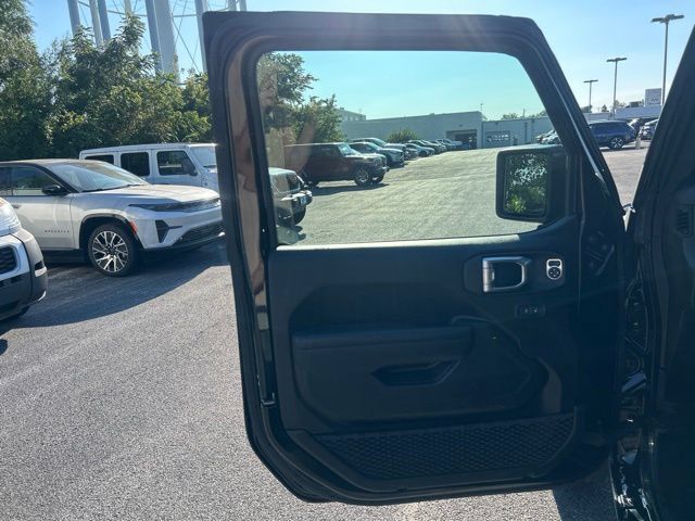 Used 2025 Jeep Wrangler Unlimited Sport AWD/4WD image 14