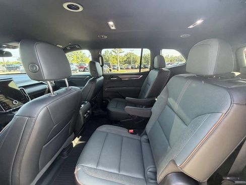 Used 2024 GMC Acadia AT4 w/ Luxury Package AWD/4WD image 12
