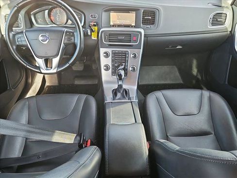 Used 2018 Volvo V60 T5 Cross Country w/ Convenience Package image 18