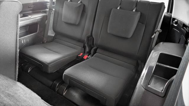 Used 2018 Toyota 4Runner SR5 AWD/4WD image 17