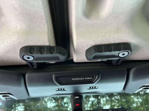 Used 2018 Jeep Wrangler Unlimited Rubicon AWD/4WD image 38