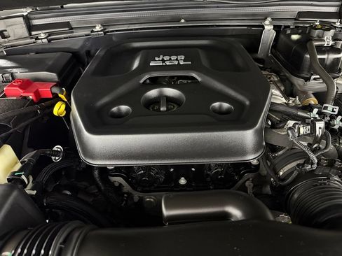 Used 2023 Jeep Wrangler Unlimited Sahara AWD/4WD image 34