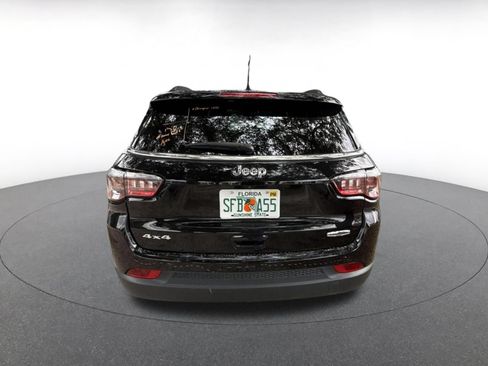 Used 2025 Jeep Compass Latitude AWD/4WD image 6