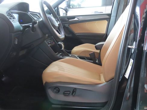 Used 2023 Volkswagen Tiguan SE w/ Panoramic Sunroof Package FWD image 20
