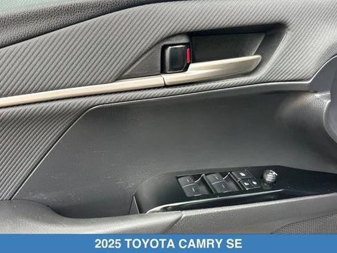 Used 2025 Toyota Camry SE FWD image 12