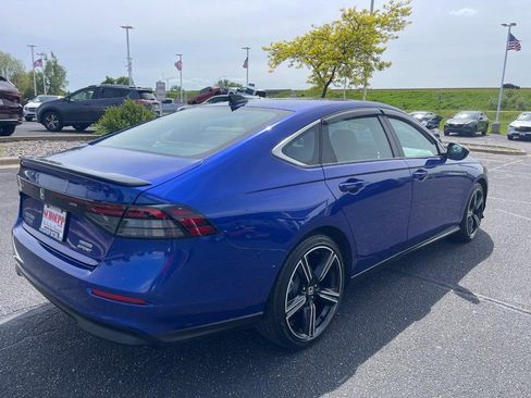 Used 2025 Honda Accord Sport image 3
