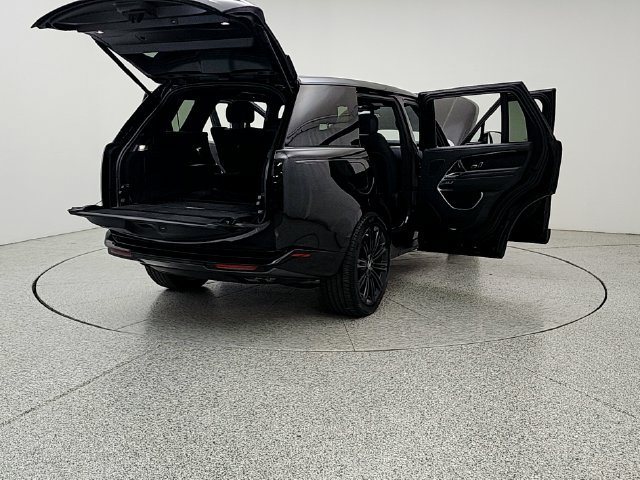Used 2025 Land Rover Range Rover Long Wheelbase SE AWD/4WD image 11