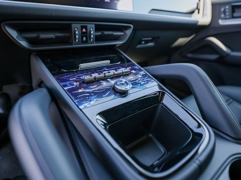 New 2025 Porsche Cayenne Turbo image 20