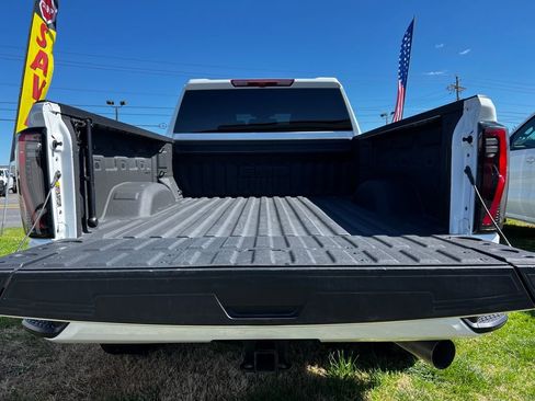 Used 2025 GMC Sierra 2500 AT4 image 18