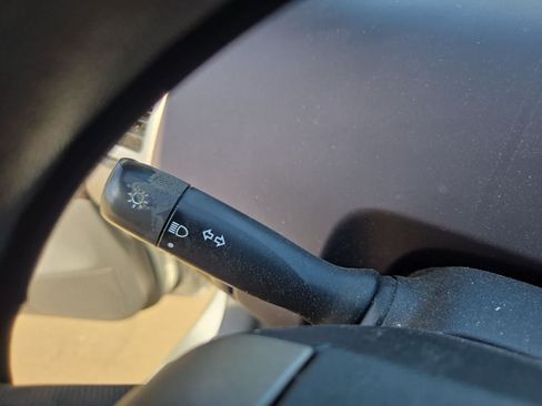 Used 2005 Toyota Prius w/ Pkg 3 FWD image 23
