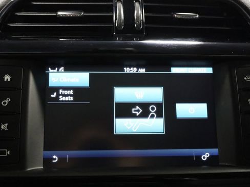 Used 2017 Jaguar F-PACE Premium image 39