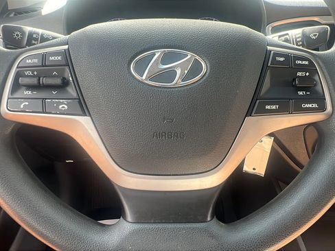 Used 2018 Hyundai Accent SE FWD image 11