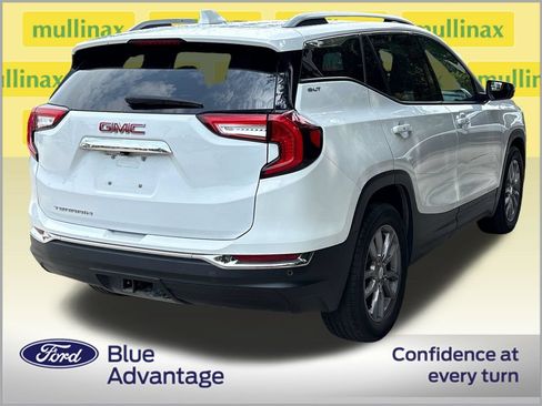 Used 2022 GMC Terrain SLT w/ Tech Package FWD image 4