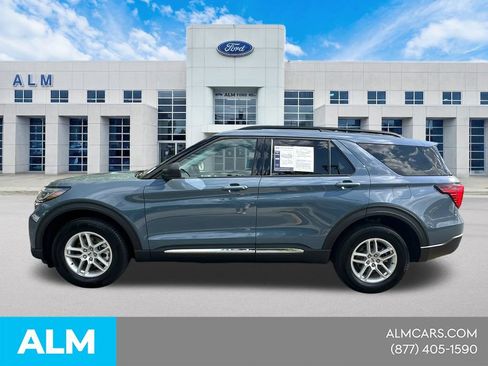 Used 2025 Ford Explorer Active AWD/4WD image 10