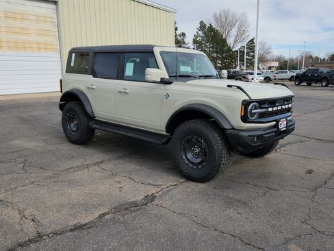 New 2025 Ford Bronco Outer Banks w/ Sasquatch Package image 18