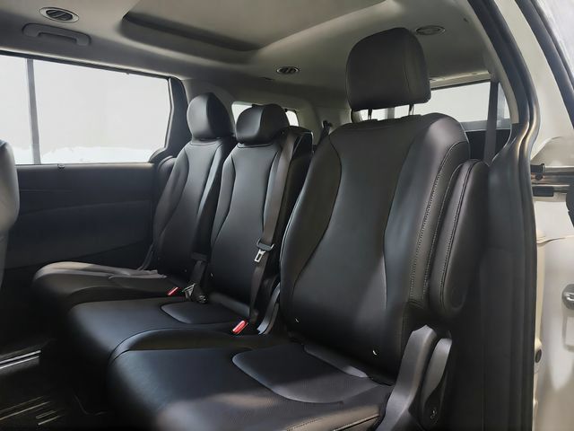 Certified 2026 Kia Carnival SX w/ SX Dark Edition Package FWD image 22