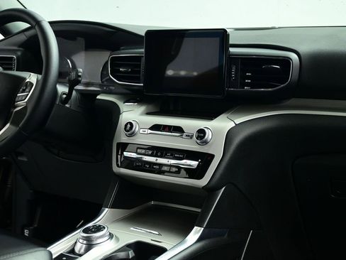 Used 2023 Ford Explorer XLT w/ Equipment Group 202A image 34