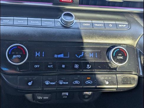 Used 2021 Hyundai Elantra Limited image 12