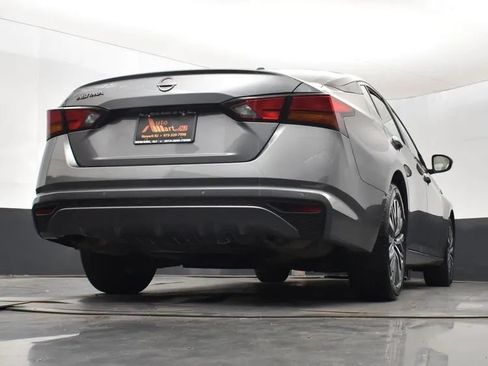 Used 2025 Nissan Altima 2.5 SV FWD image 13