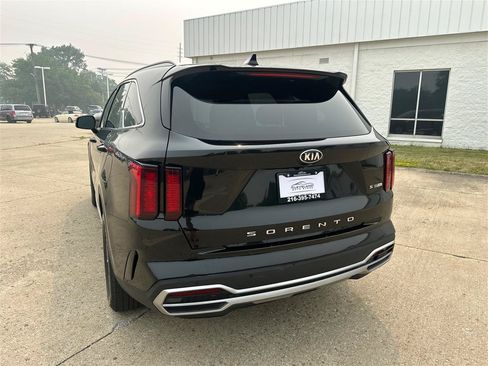 Used 2021 Kia Sorento S FWD image 24