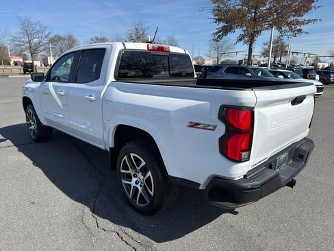 Used 2024 Chevrolet Colorado Z71 w/ Z71 Convenience Package 2 image 5