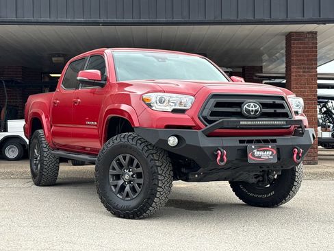 Used 2022 Toyota Tacoma SR5 w/ Technology Package image 1