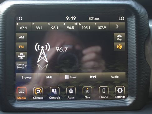 Used 2023 Jeep Wrangler Unlimited Sahara w/ LED Lighting Group AWD/4WD image 38
