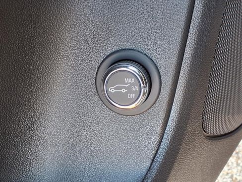 New 2025 Chevrolet Blazer LT w/ Convenience Package image 10