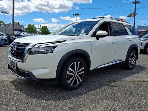 Certified 2023 Nissan Pathfinder Platinum AWD/4WD image 3