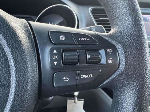 Used 2019 Kia Sedona LX image 16