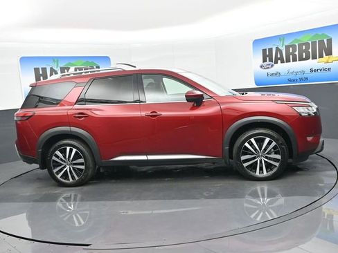 Used 2024 Nissan Pathfinder Platinum w/ Cargo Package image 7