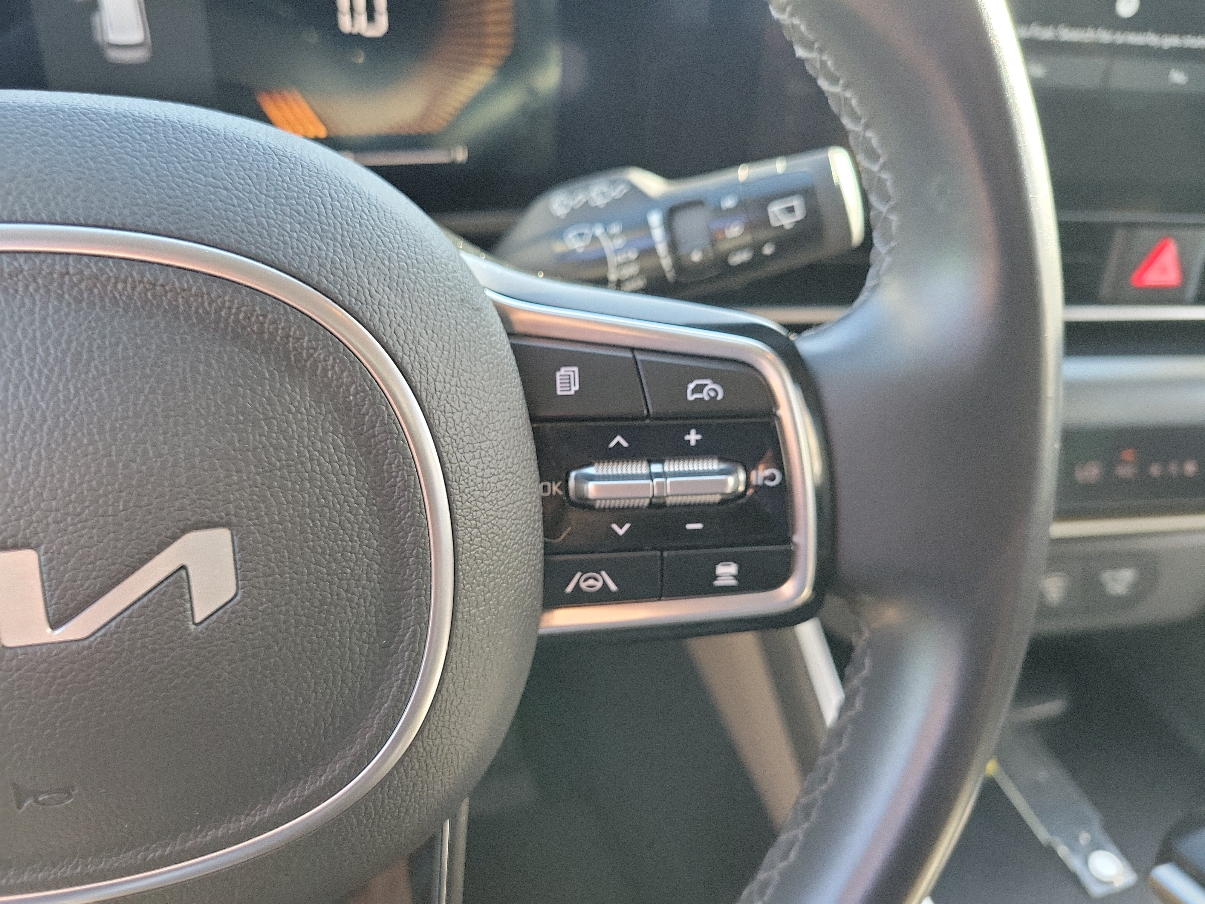 Used 2026 Kia Carnival FWD image 7